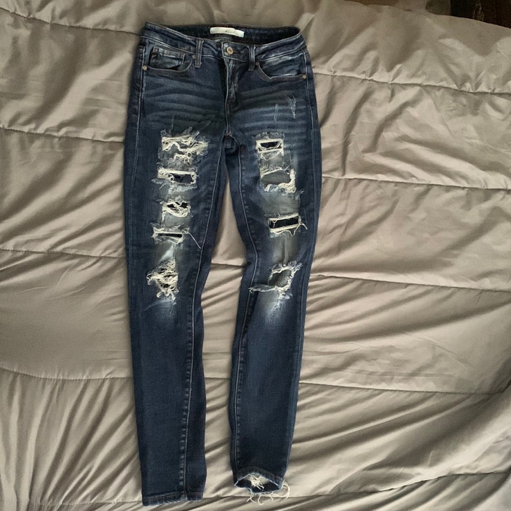 KanCan size 3/25 straight leg distressed jeans